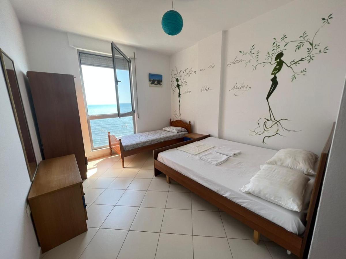 Blue Sky Apartaments Durrës Extérieur photo